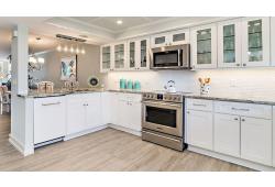 White Shaker Elite Tampa - Amazon Homes Global